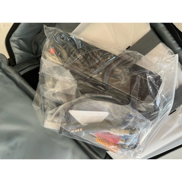 New Vankyo Projector and 100” Screen D30T - Picture 8 of 16